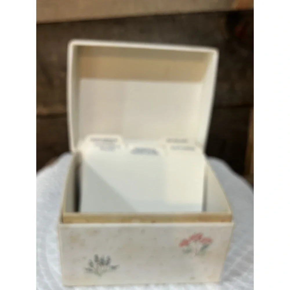 VTG Hallmark 1984 WHT Recipe File Box Multicolor Wildflower Pattern Cards Divide